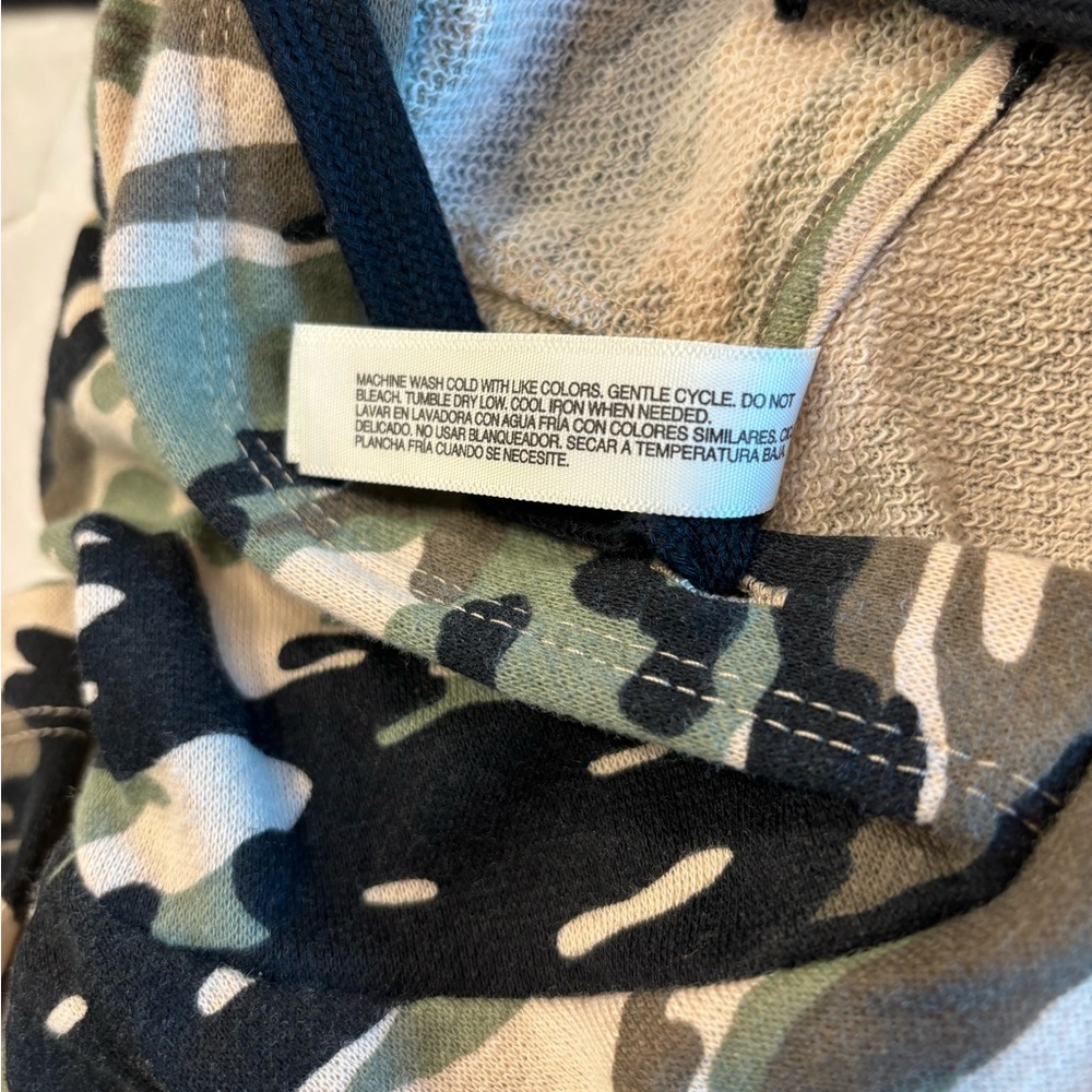 b & b Boutique Camo Hoodie Women’s Large Green Camouflage Long Sleeve Hooded Top - Picture 7 of 8